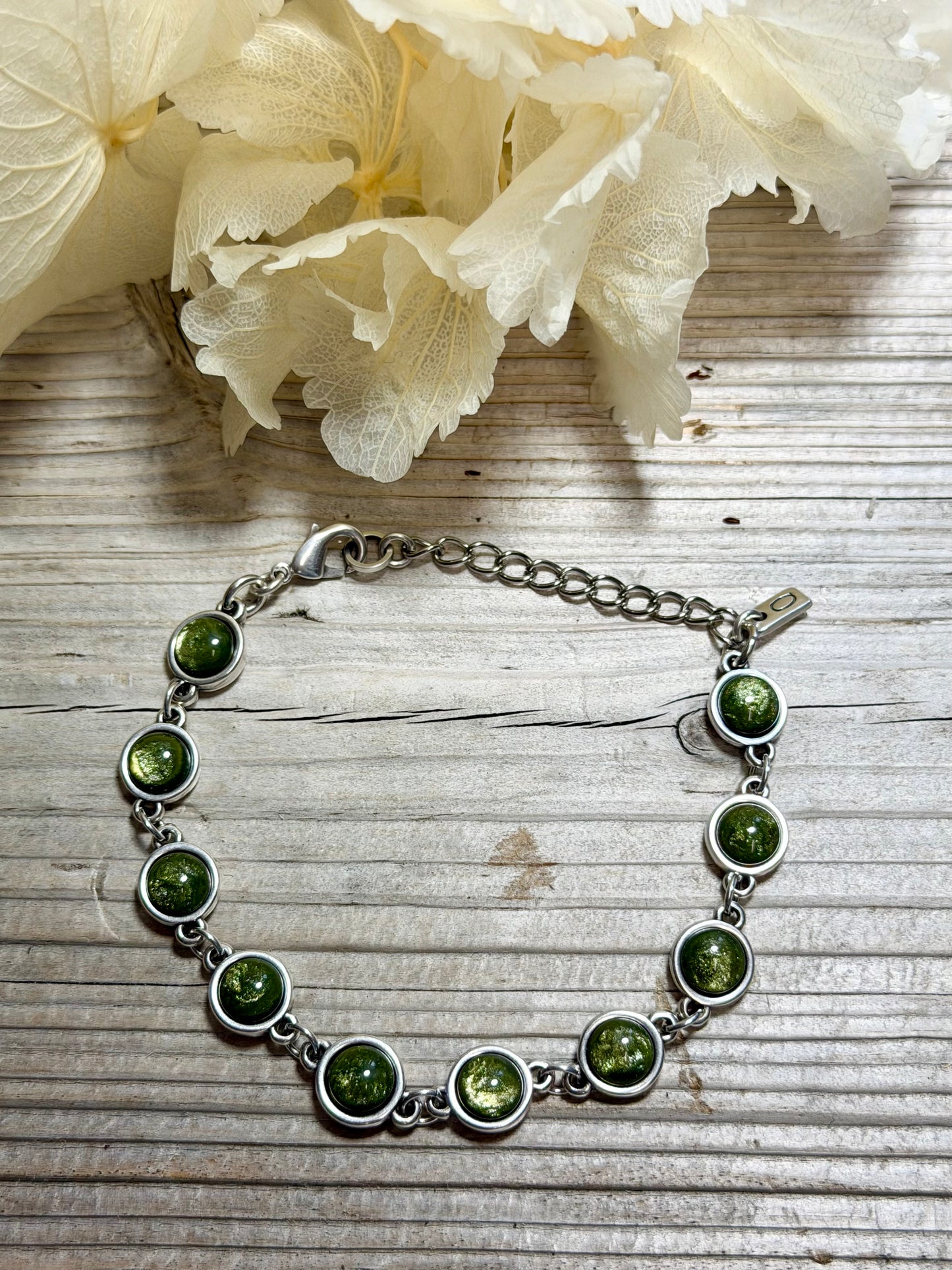 Armband LOÏS mit Tannengrünen Cabochons