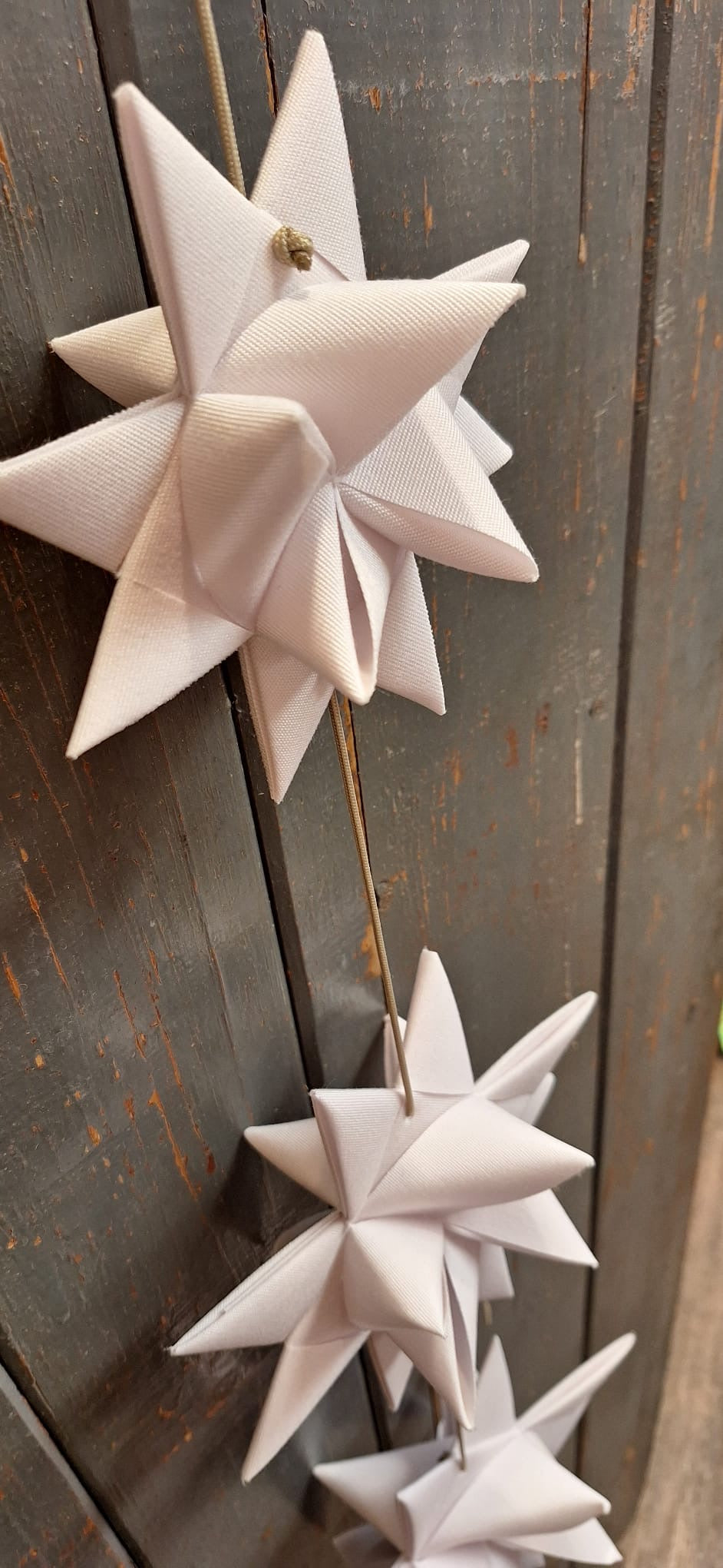 Drei Sterne am Band aus Canvas in Weiß