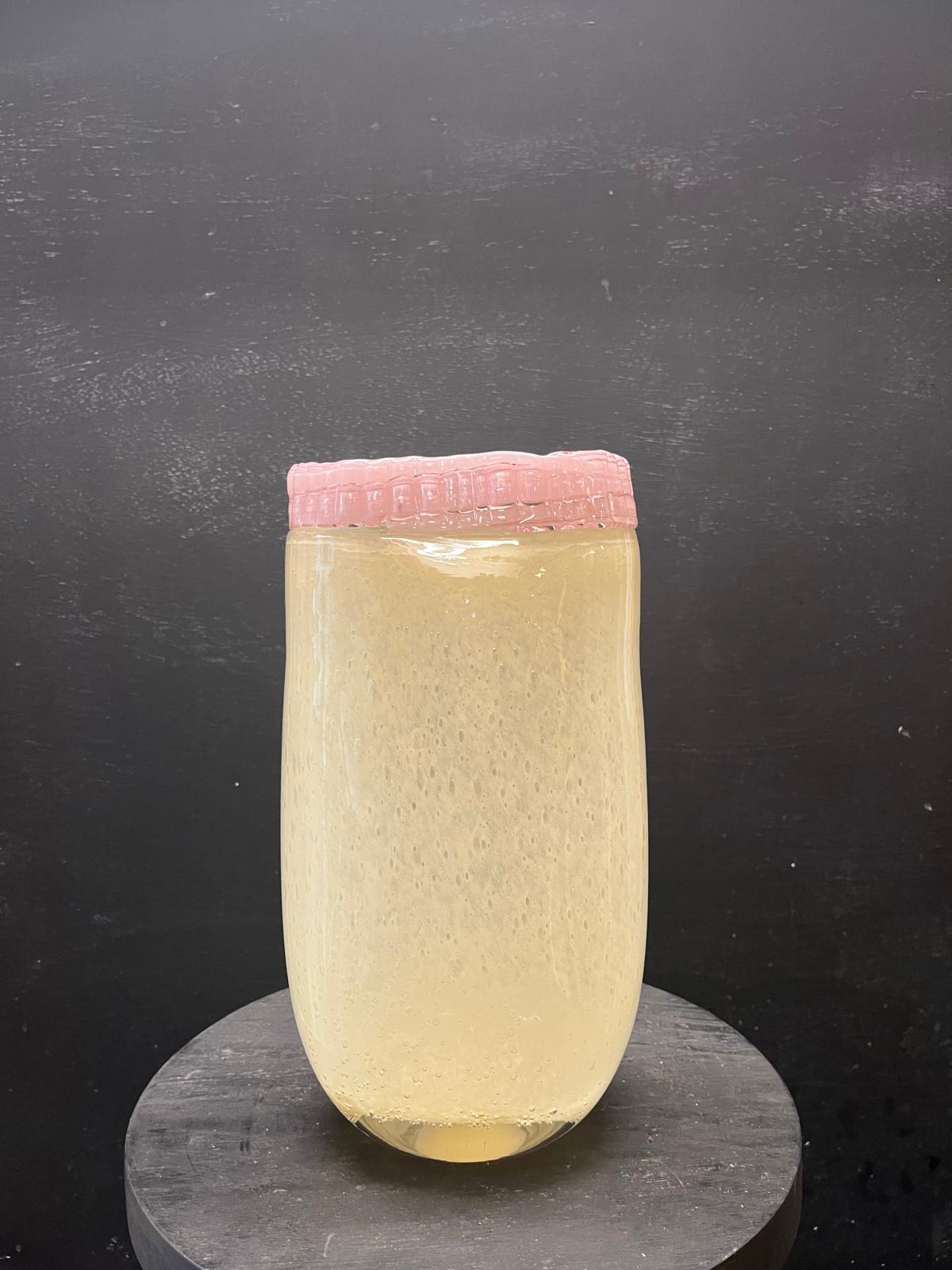 Glas-Vase Nami in Gelb mit rosa Kragen