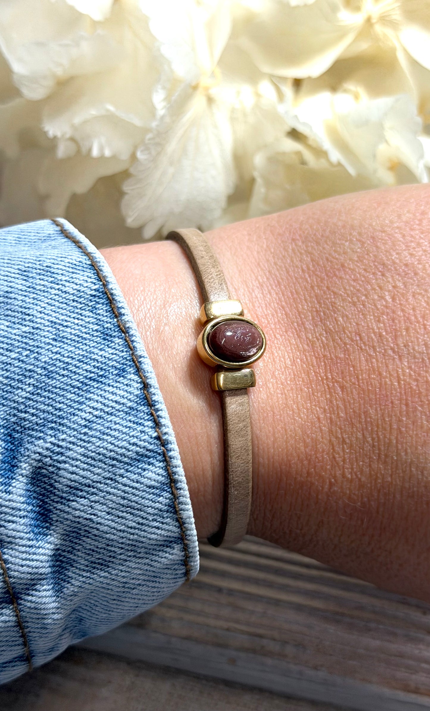 Armband Femmie mit Gold mit braunem Cabochon in verschiedenen Größen