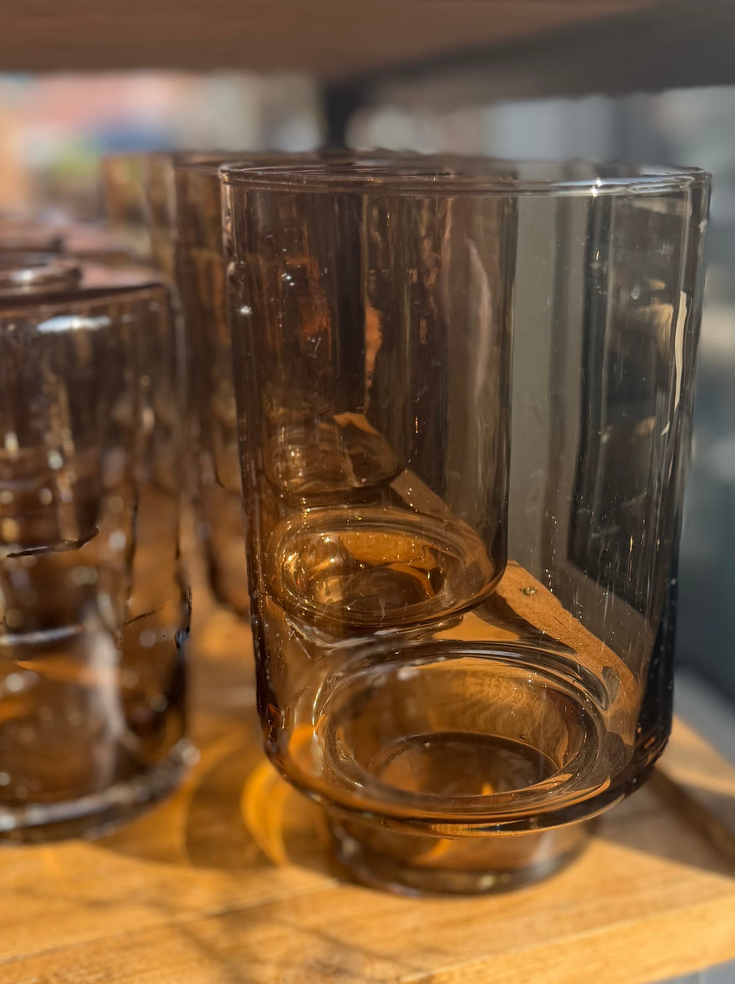 Kleine Glasvase mit Fuß Beernsteinfarben