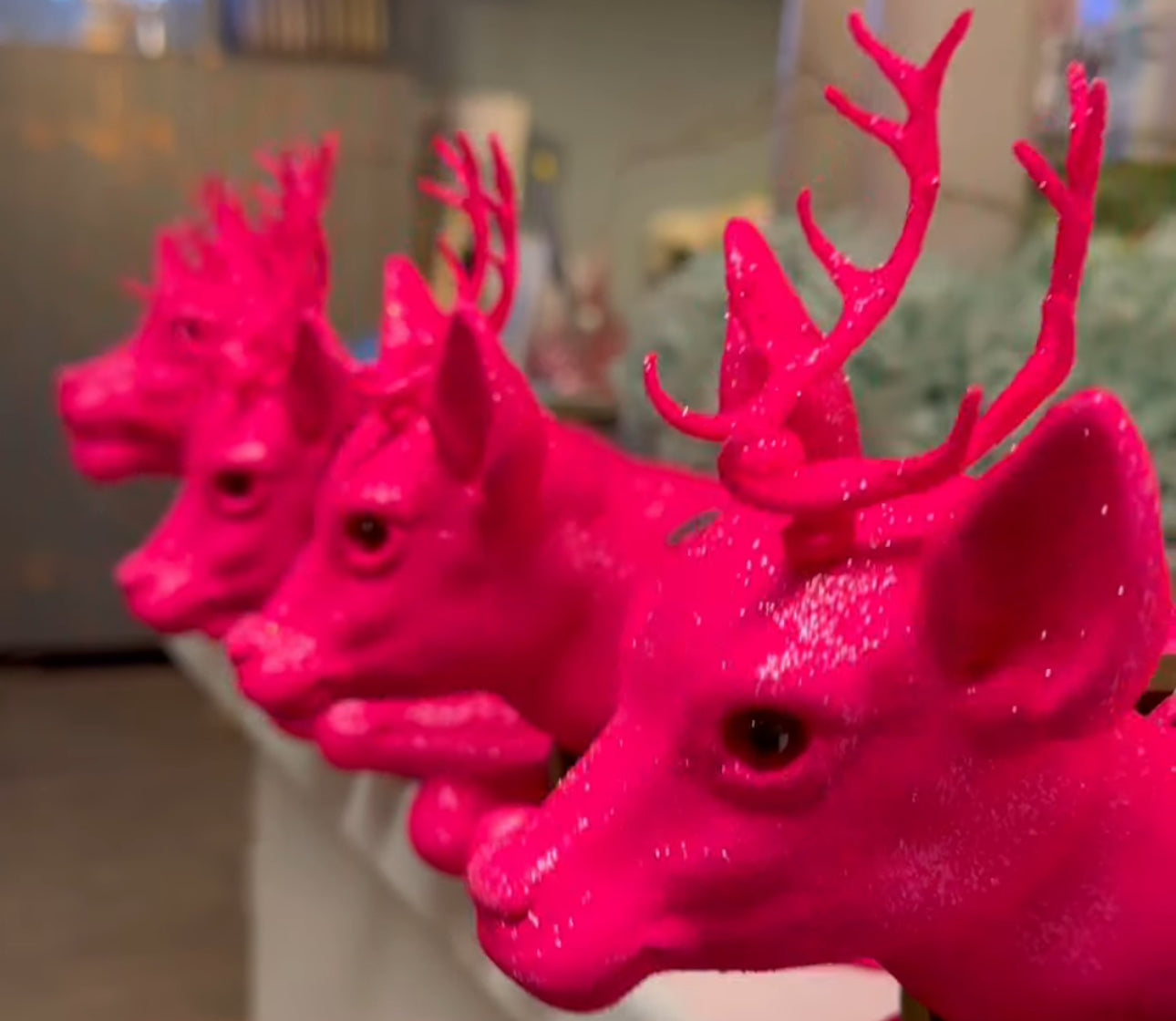 Wackelhirsch oder Reh in verschiedenen Farben