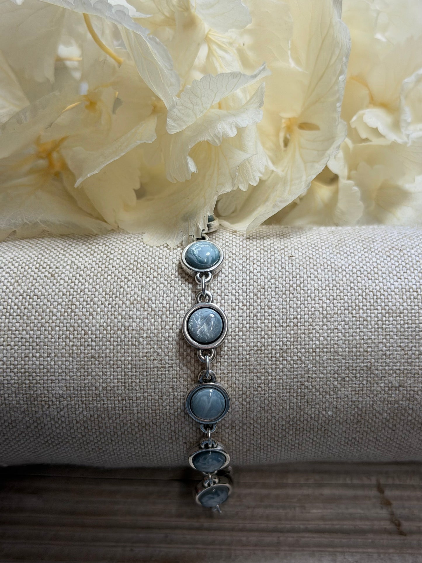 Armband LOÏS mit Jeansblauen Cabochons