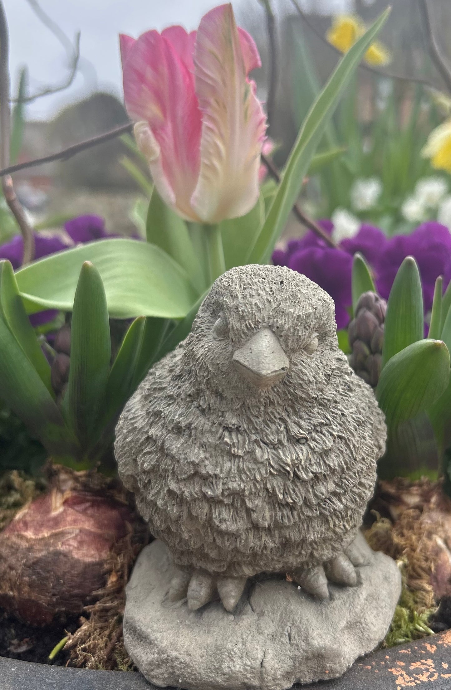 Stubenküken aus Sandsteinguss