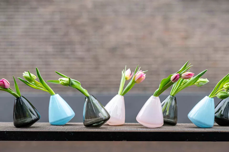Vase Tumbling von DutZ in Sand