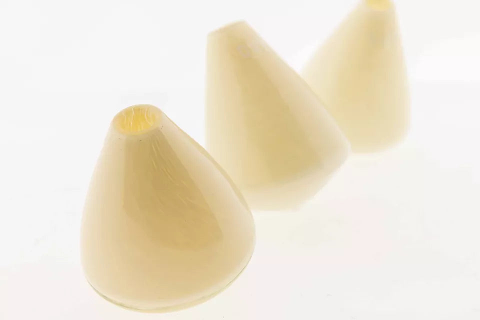 Vase Tumbling von DutZ in Sand