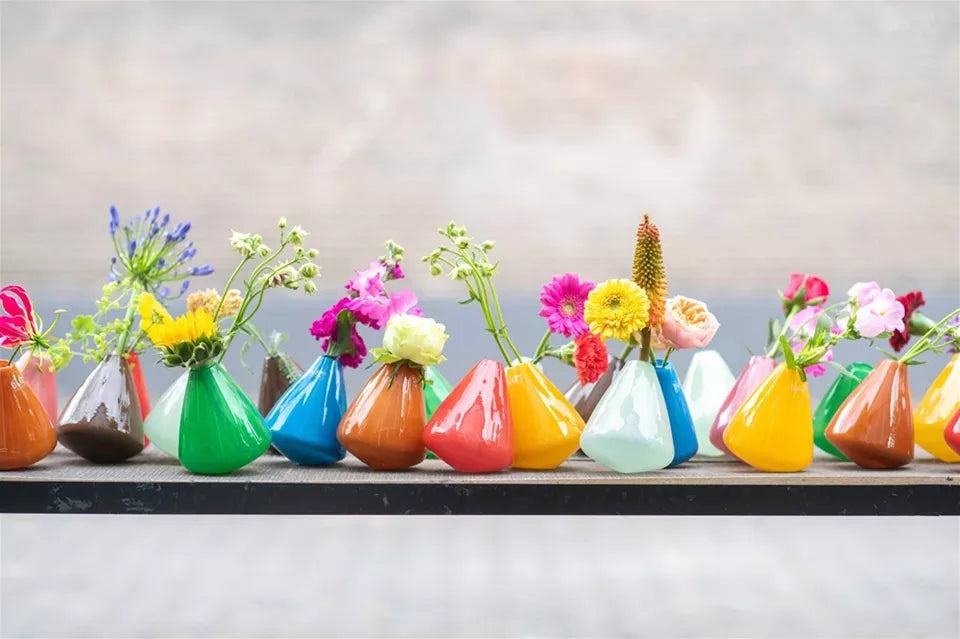 Vase Tumbling von DutZ in Sand
