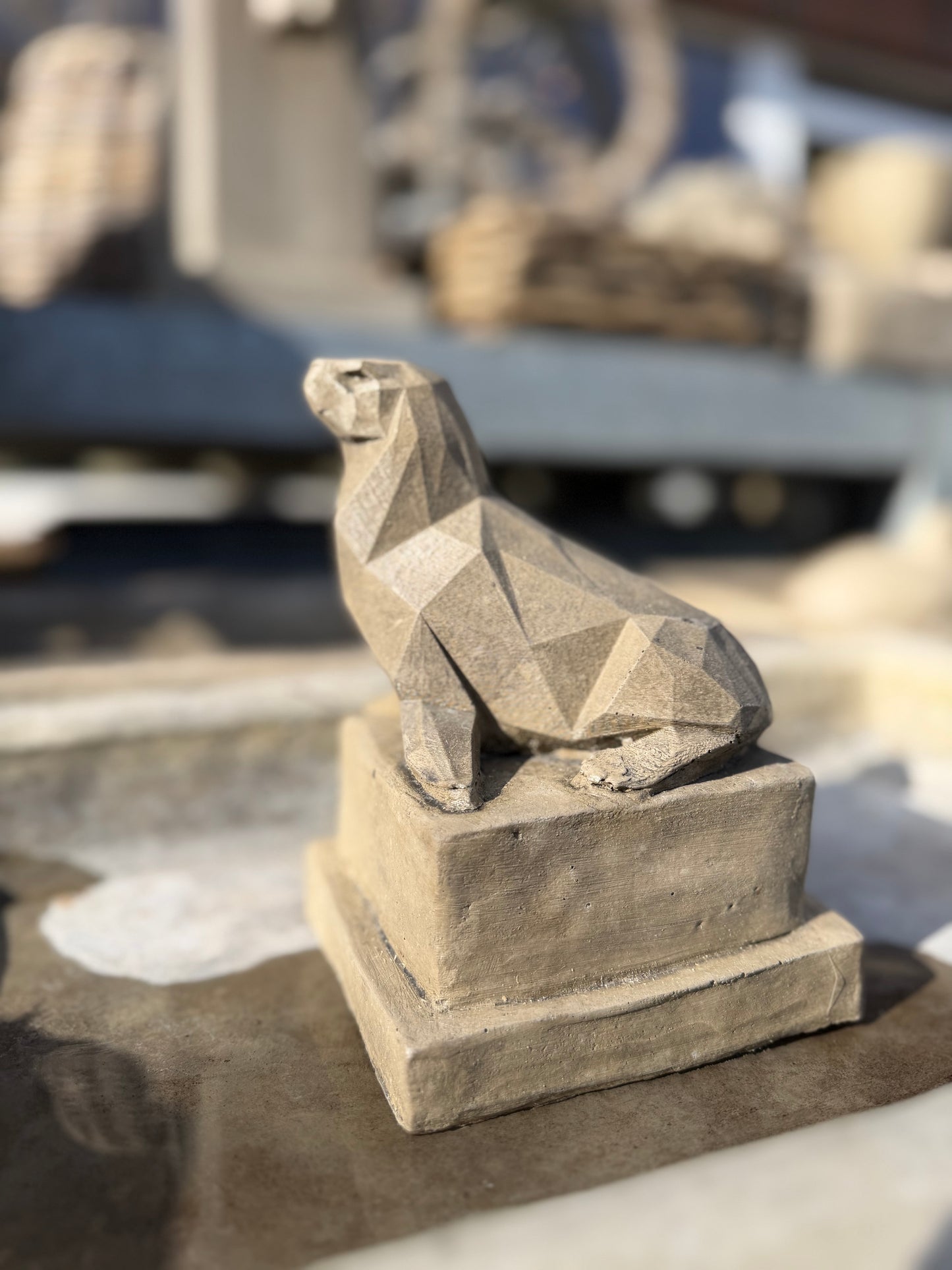 Gartenkunst Seehund Friedrich aus Sandsteinbeton vom Atelier Sir William
