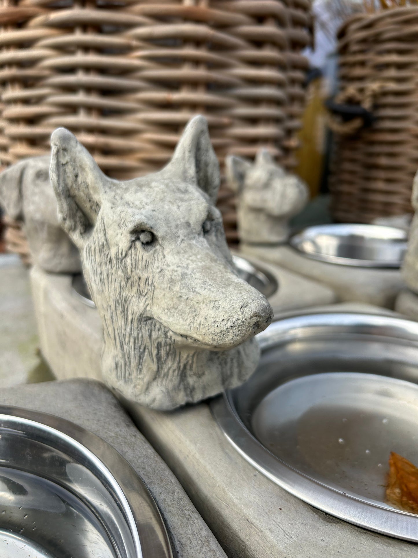 Gartenkunst Hundenapf aus Beton verschiedene Ausführungen