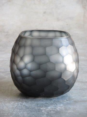 Teelichthalter/Vase in grau aus geschliffenem Glas von O4Home