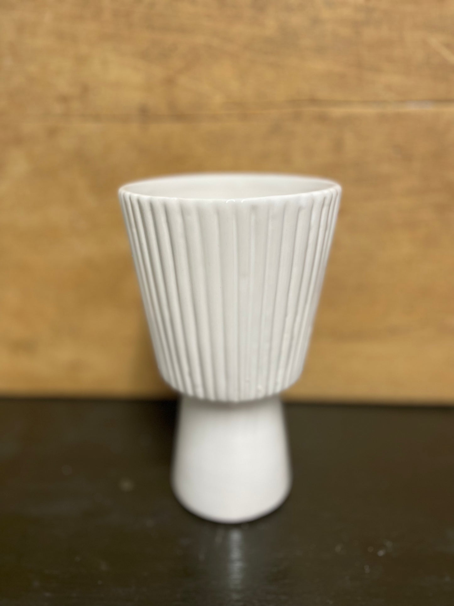 Viveka Pot mit Fuß