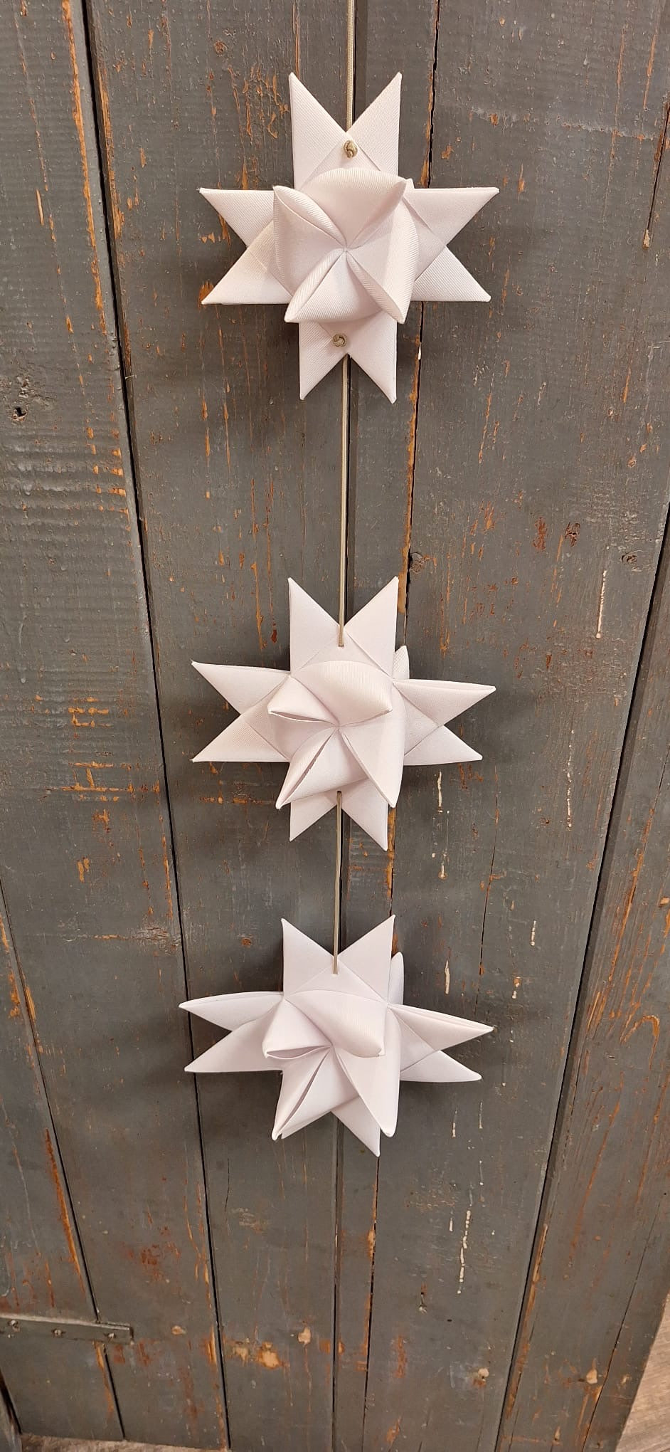 Drei Sterne am Band aus Canvas in Weiß