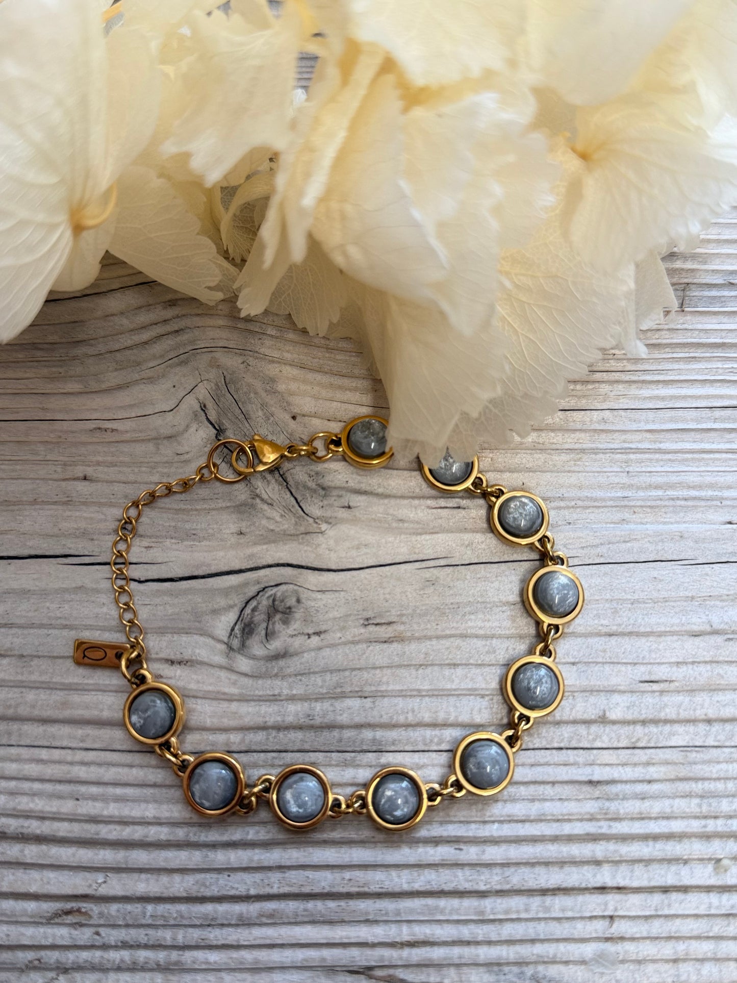 Armband LOÏS Gold mit Taupefarbenem Cabochons