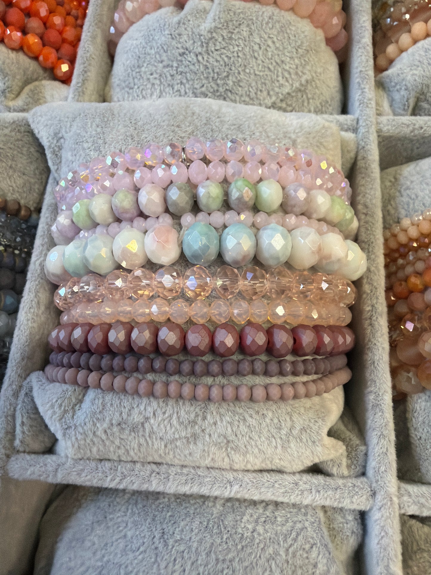 Schmuck Armbänder 10 Stück im Set  farblich sortiert