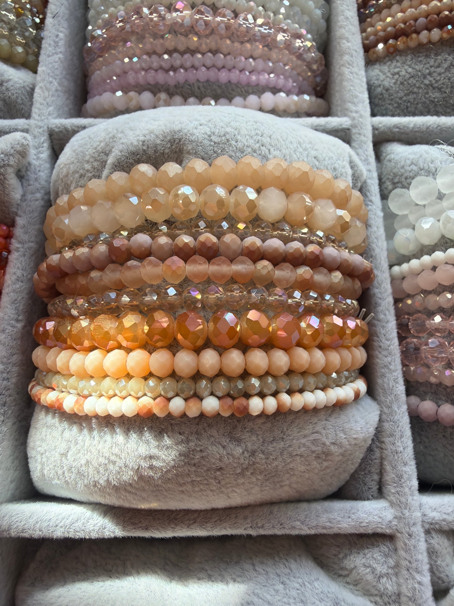 Schmuck Armbänder 10 Stück im Set  farblich sortiert