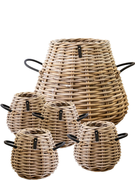 A2 Set mit 5 Rattan-Körben von A2 Living in zwei Größen Birnenform“ Kubu inklusive Fracht aus Dänemark (1/2 Palette)