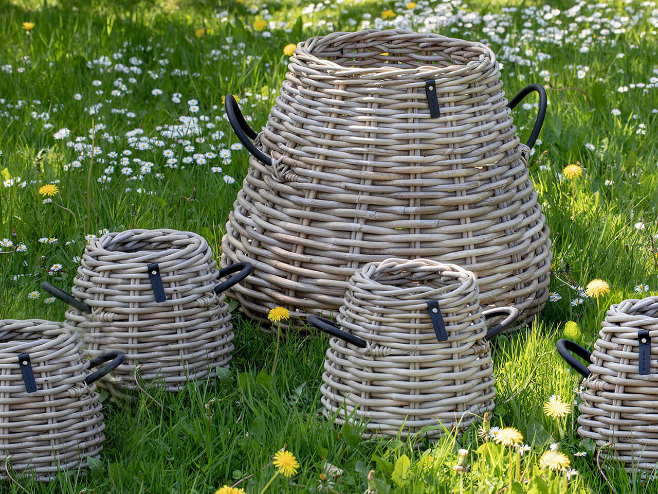 A2 Set mit 5 Rattan-Körben von A2 Living in zwei Größen Birnenform“ Kubu inklusive Fracht aus Dänemark (1/2 Palette)