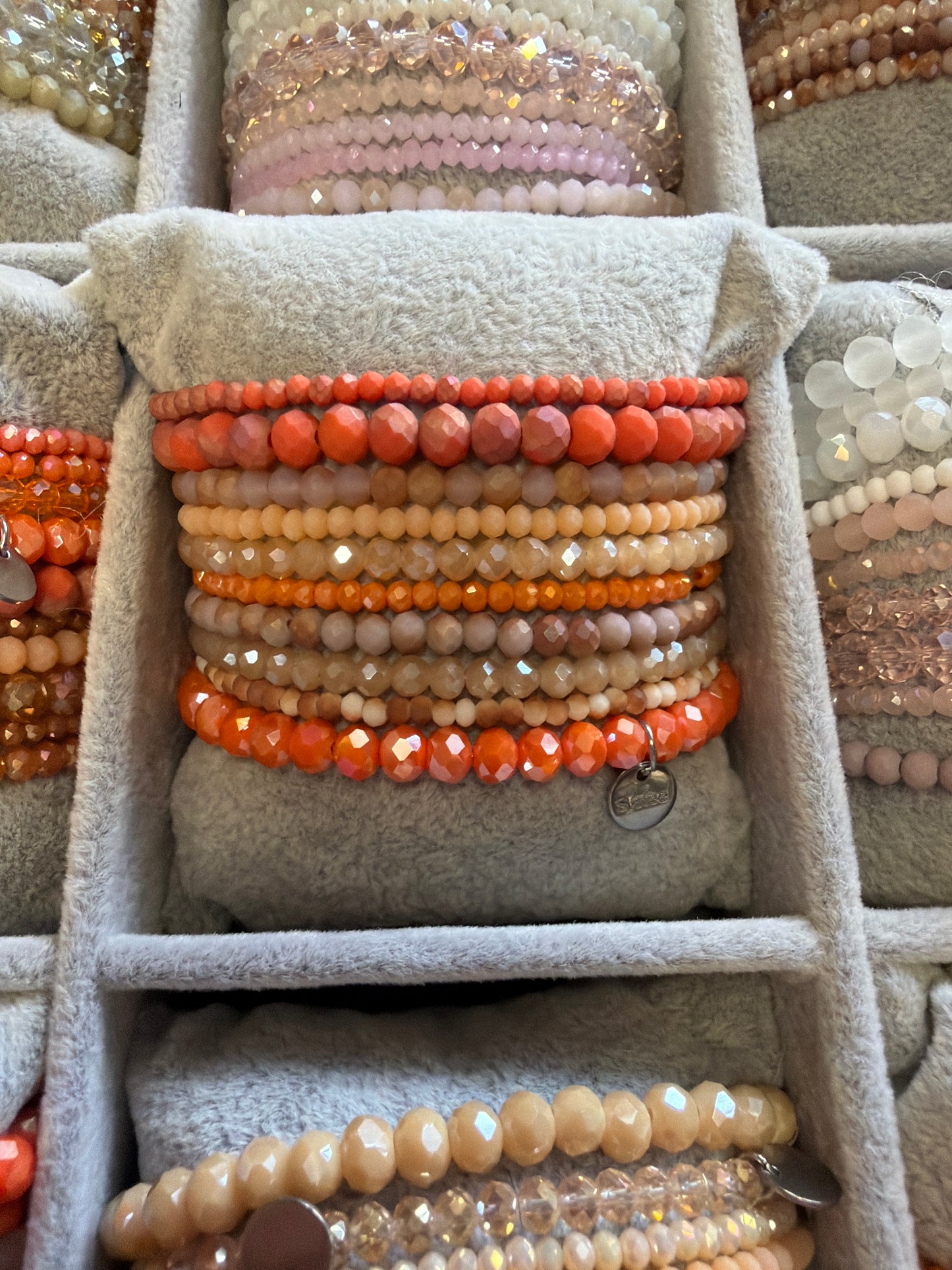 Schmuck Armbänder 10 Stück im Set  farblich sortiert