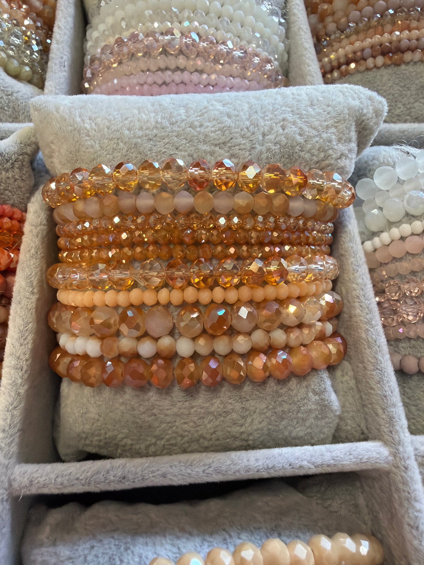 Schmuck Armbänder 10 Stück im Set  farblich sortiert