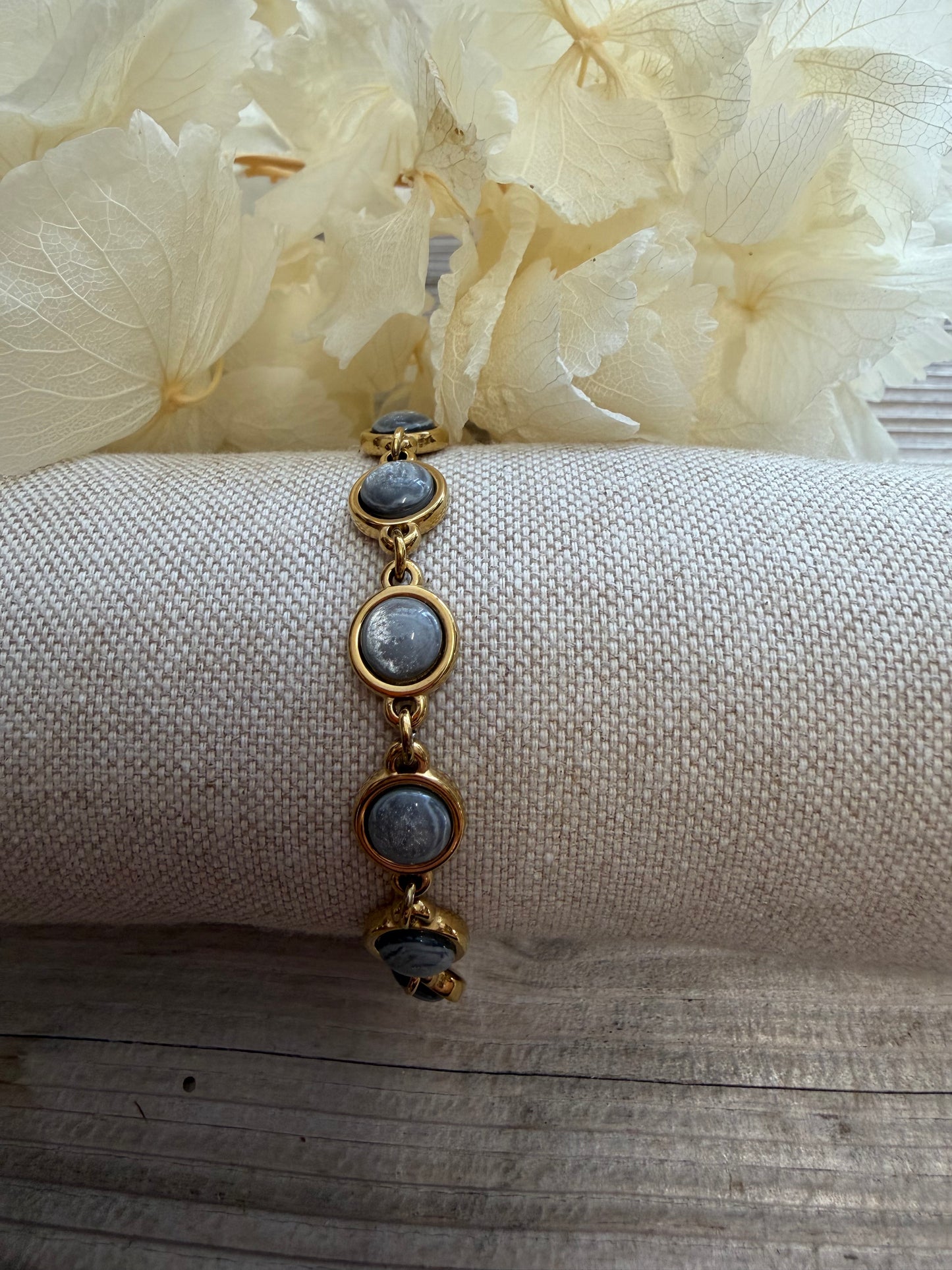 Armband LOÏS Gold mit Taupefarbenem Cabochons