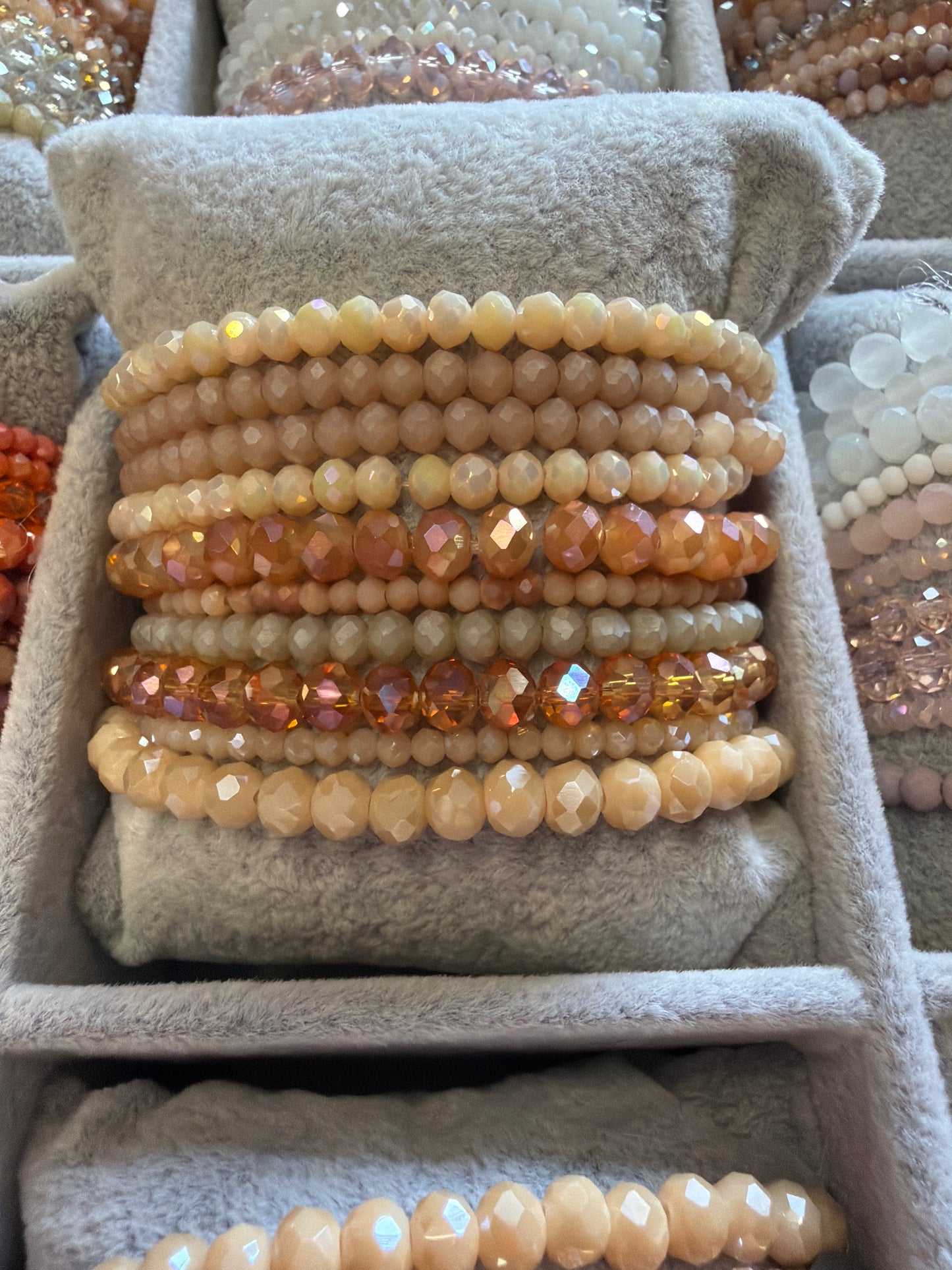 Schmuck Armbänder 10 Stück im Set  farblich sortiert