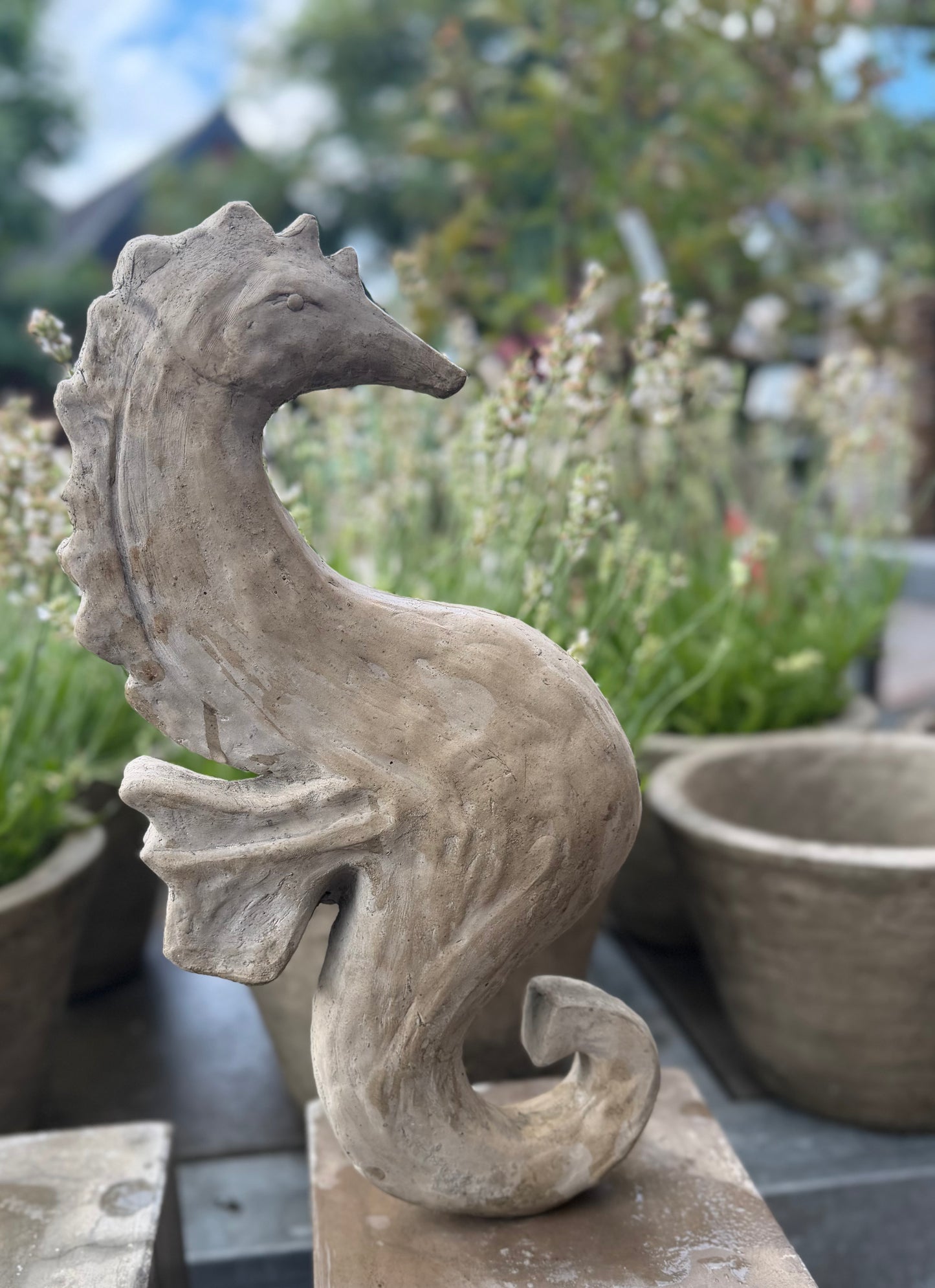 Gartenkunst Seepferdchen "Zoe" auf Säule