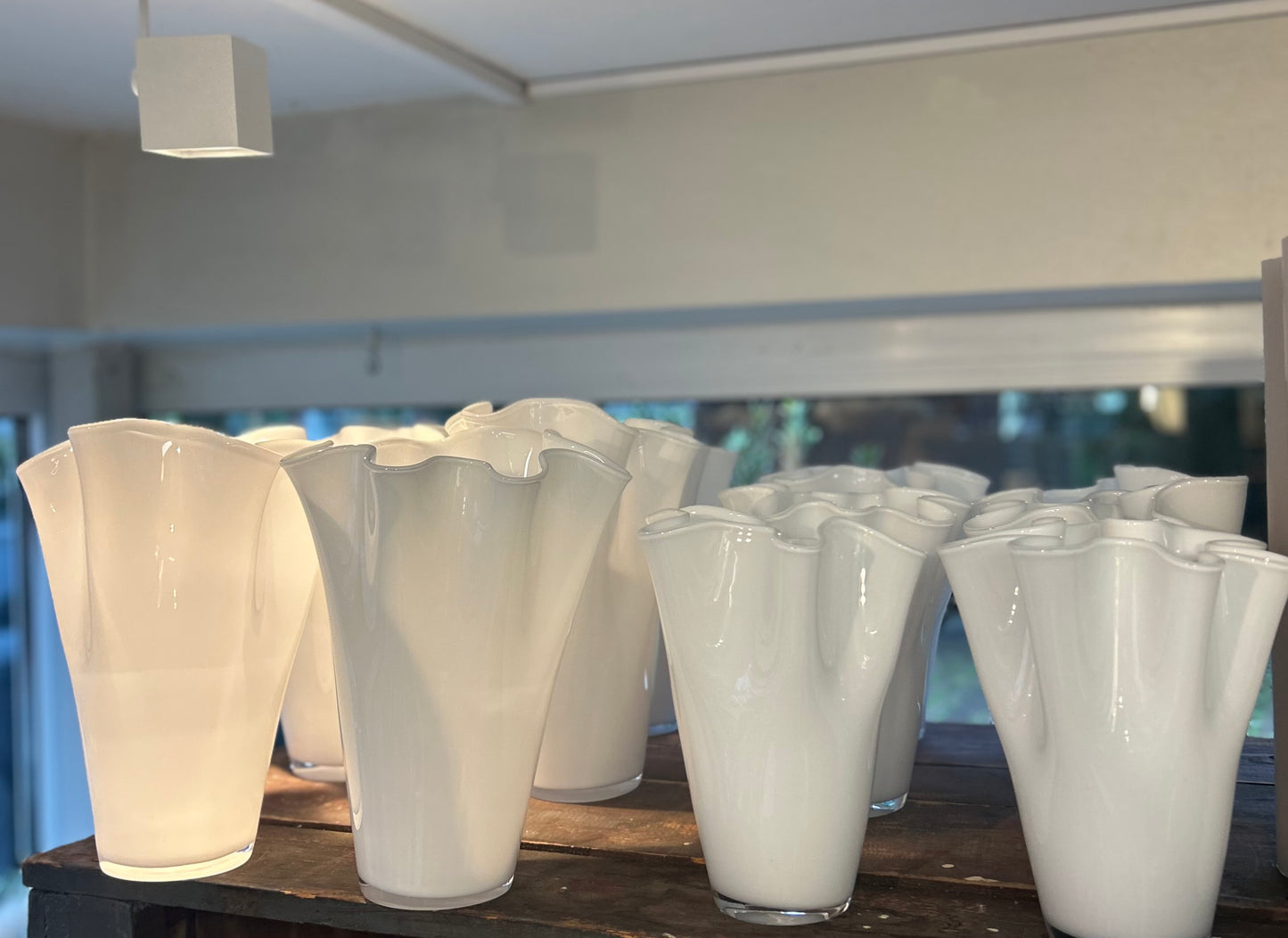 Weiẞe Glasvase in zwei Größen