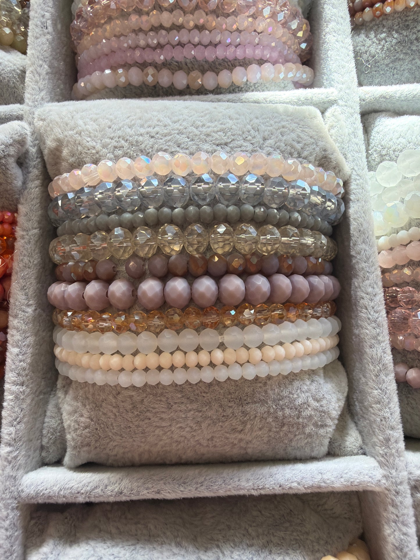 Schmuck Armbänder 10 Stück im Set  farblich sortiert
