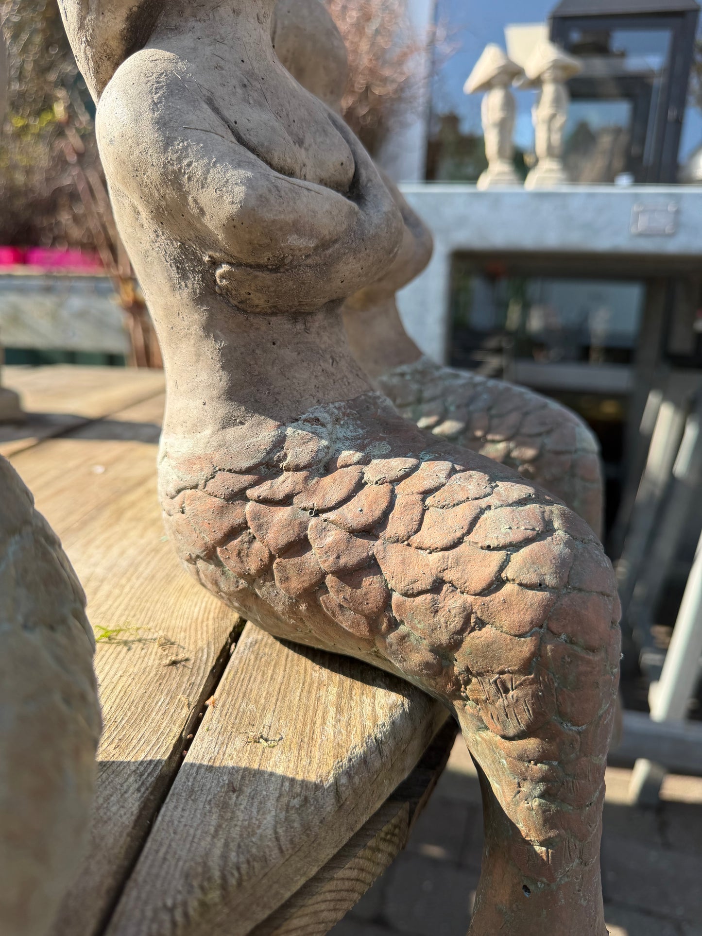 Gartenkunst Die kleine Meerjungfrau mit Kupferflosse