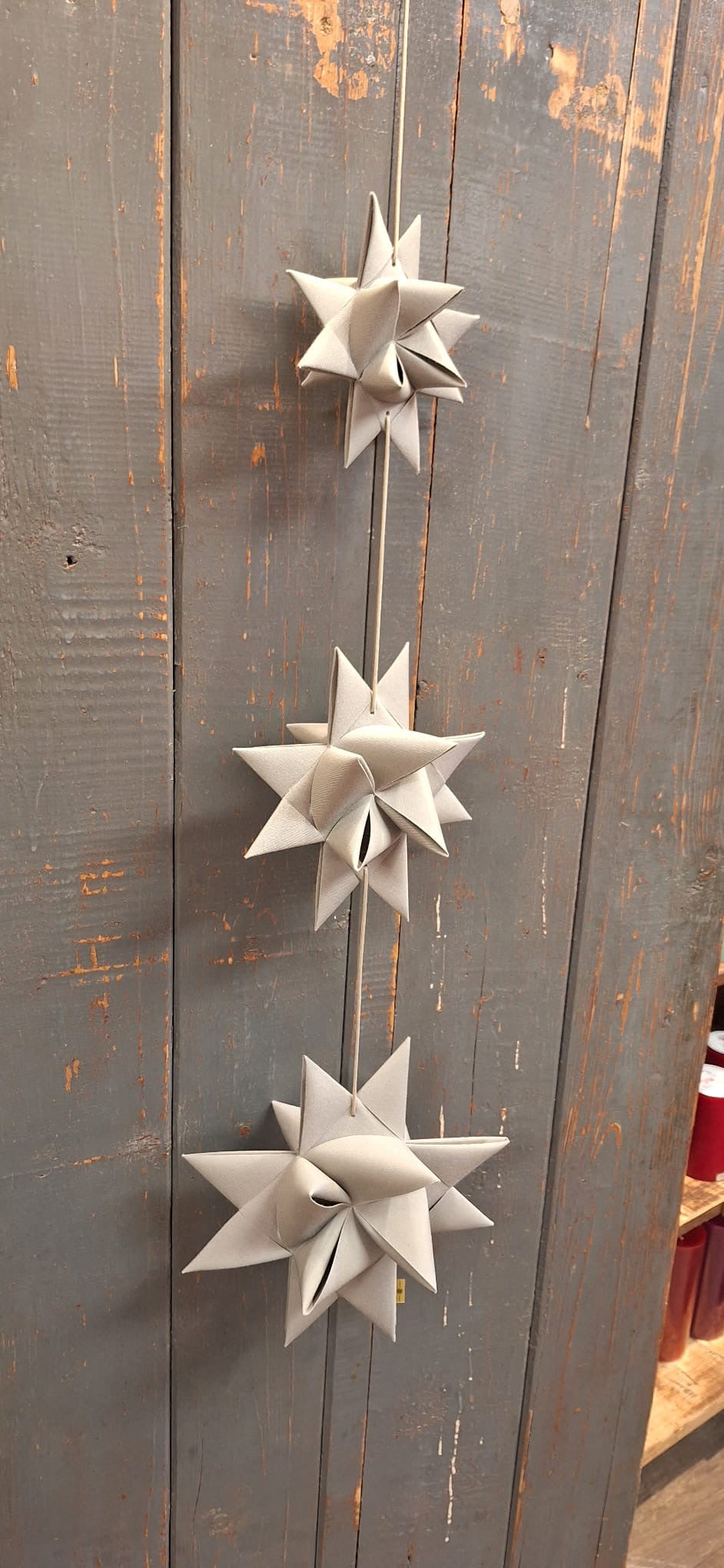 Drei Sterne am Band aus Canvas in Hellgrau