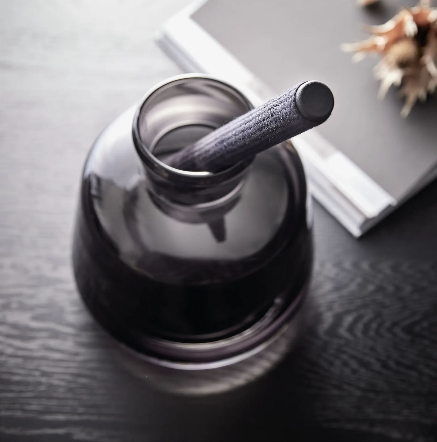 Nora Weave L Glasflakon inklusive Duftstab und 1 Liter Duftessence