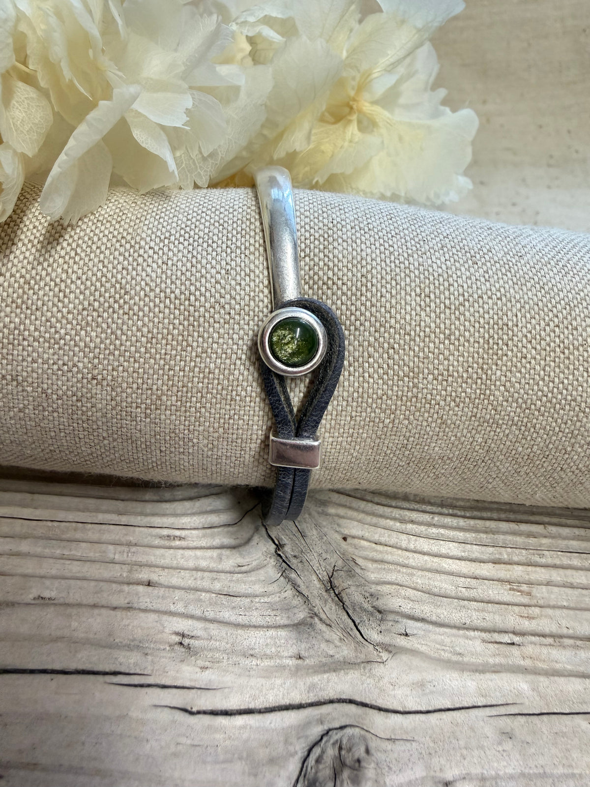 Armband EVA mit Tannengrünem Cabochon in verschiedenen Größen