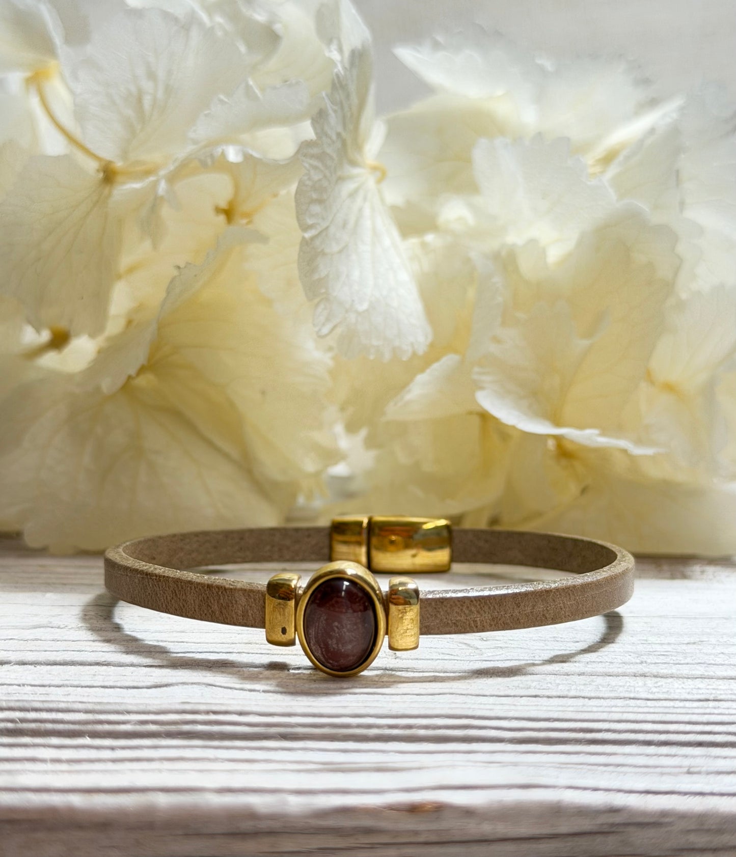 Armband Femmie mit Gold mit braunem Cabochon in verschiedenen Größen