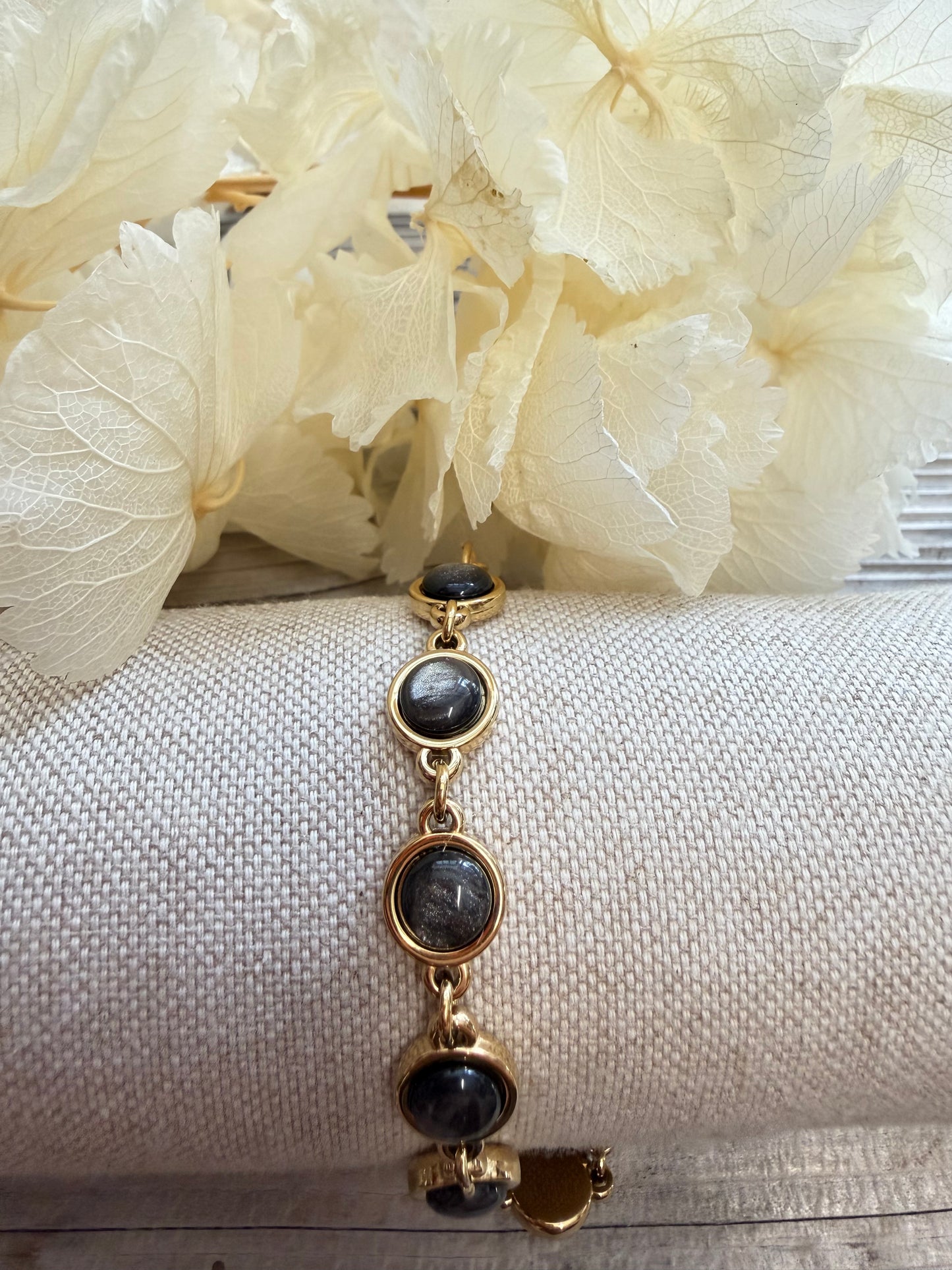 Armband LOÏS Gold mit grauen Cabochons