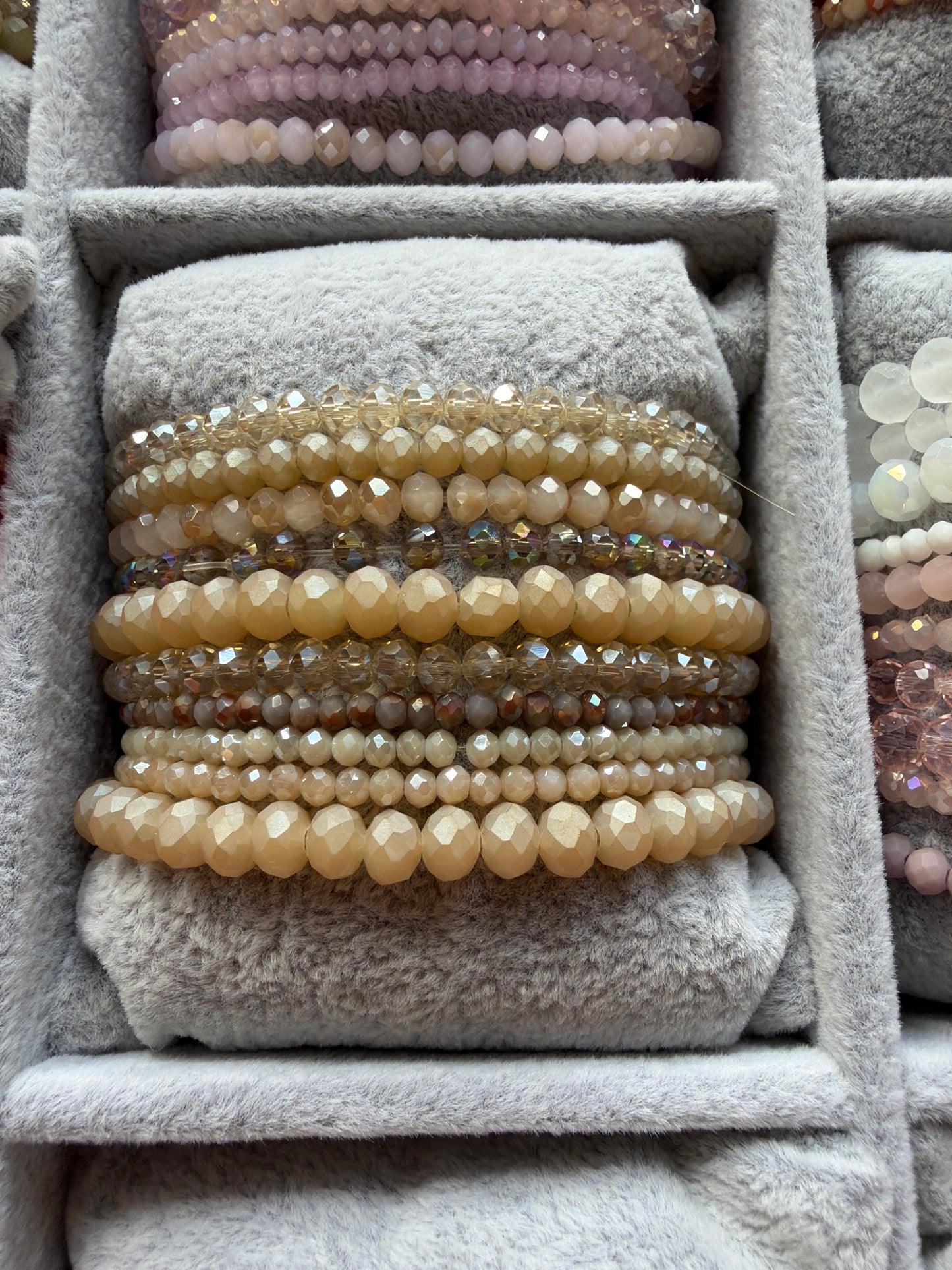 Schmuck Armbänder 10 Stück im Set  farblich sortiert