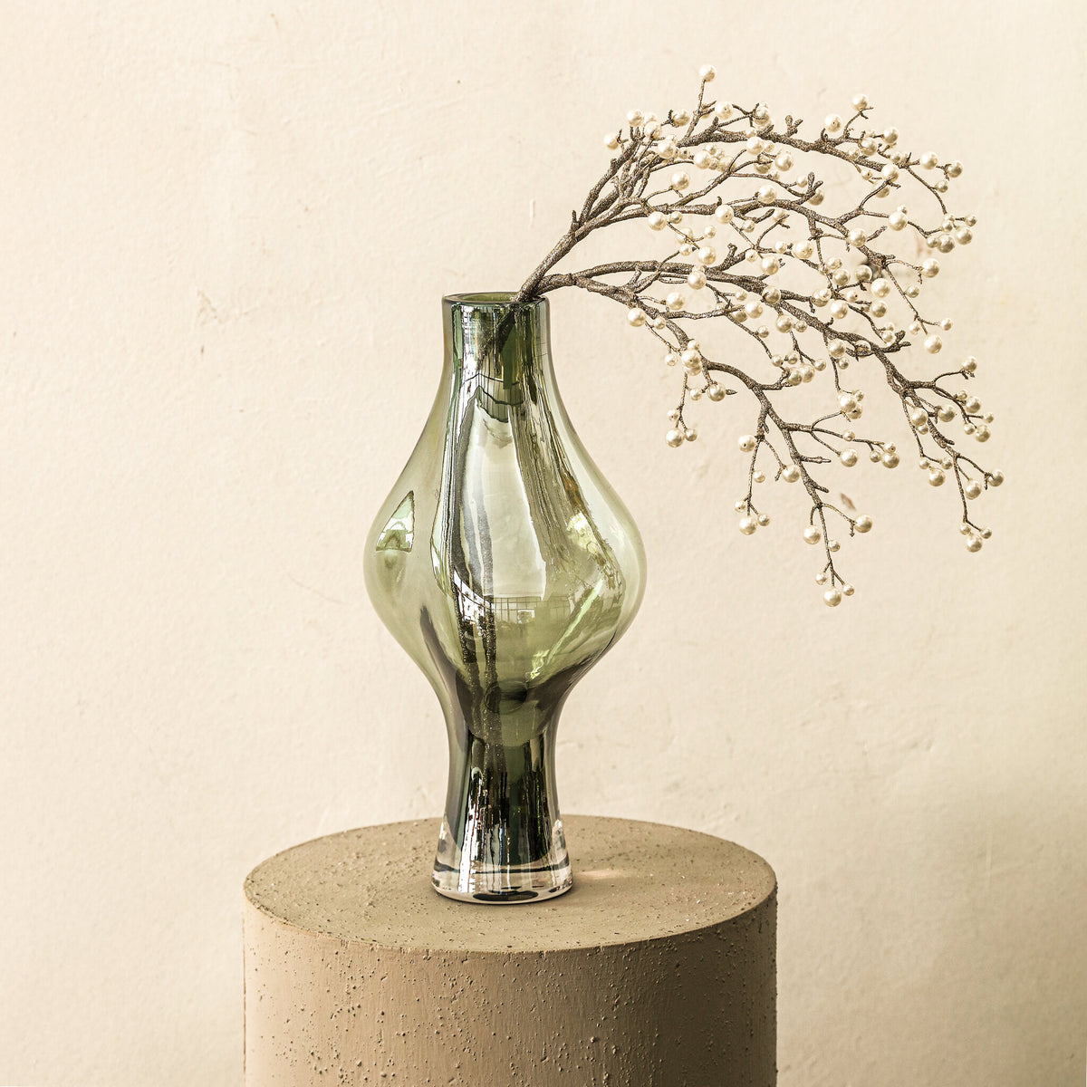 Kunstblume Silberner Zweig mit Perlen