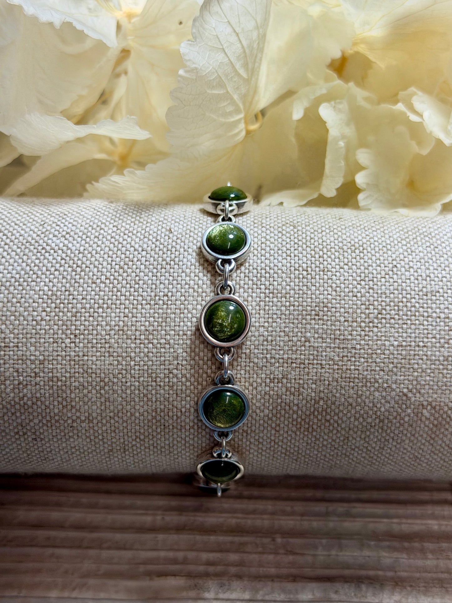 Armband LOÏS mit Tannengrünen Cabochons