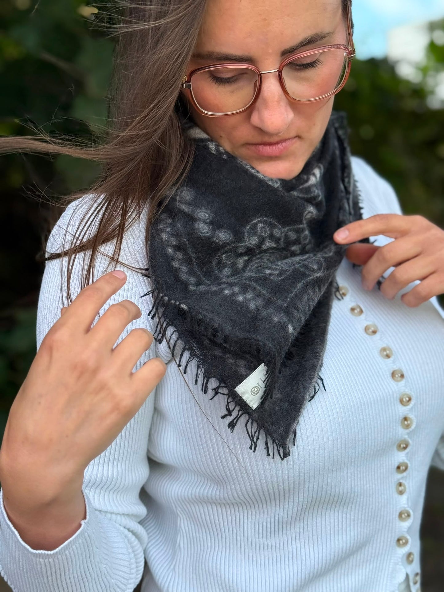 Cashmere Schal/Bandana Ornament in Schwarz