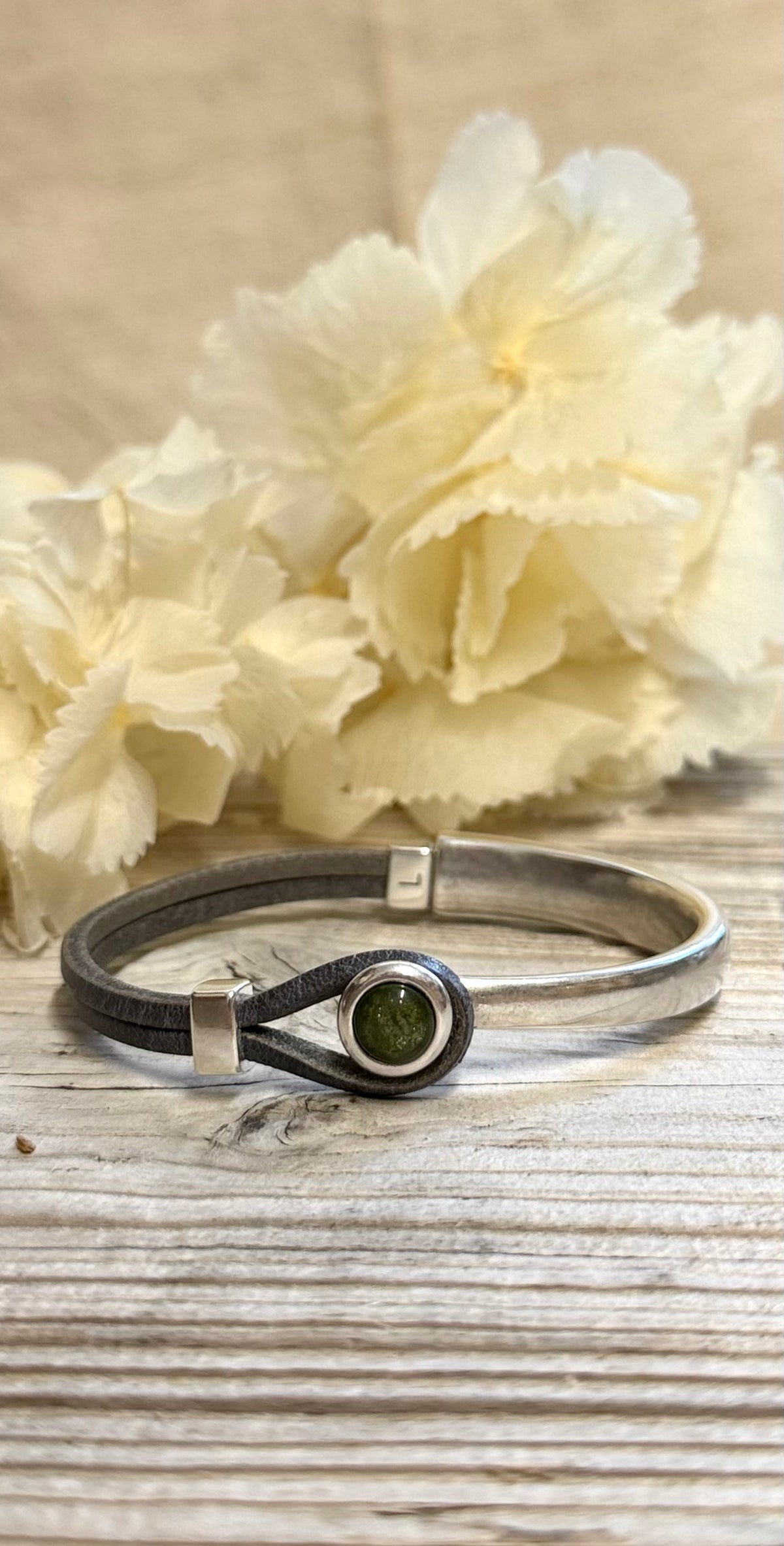 Armband EVA mit Tannengrünem Cabochon in verschiedenen Größen