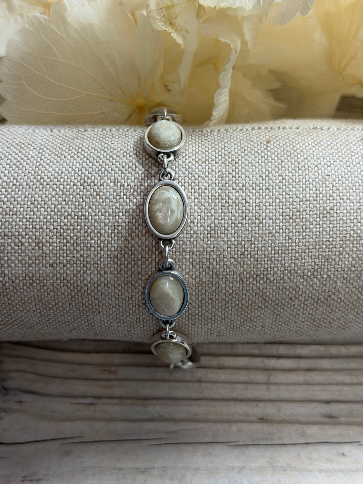Armband Hailey mit Cremefarbenen Steinen