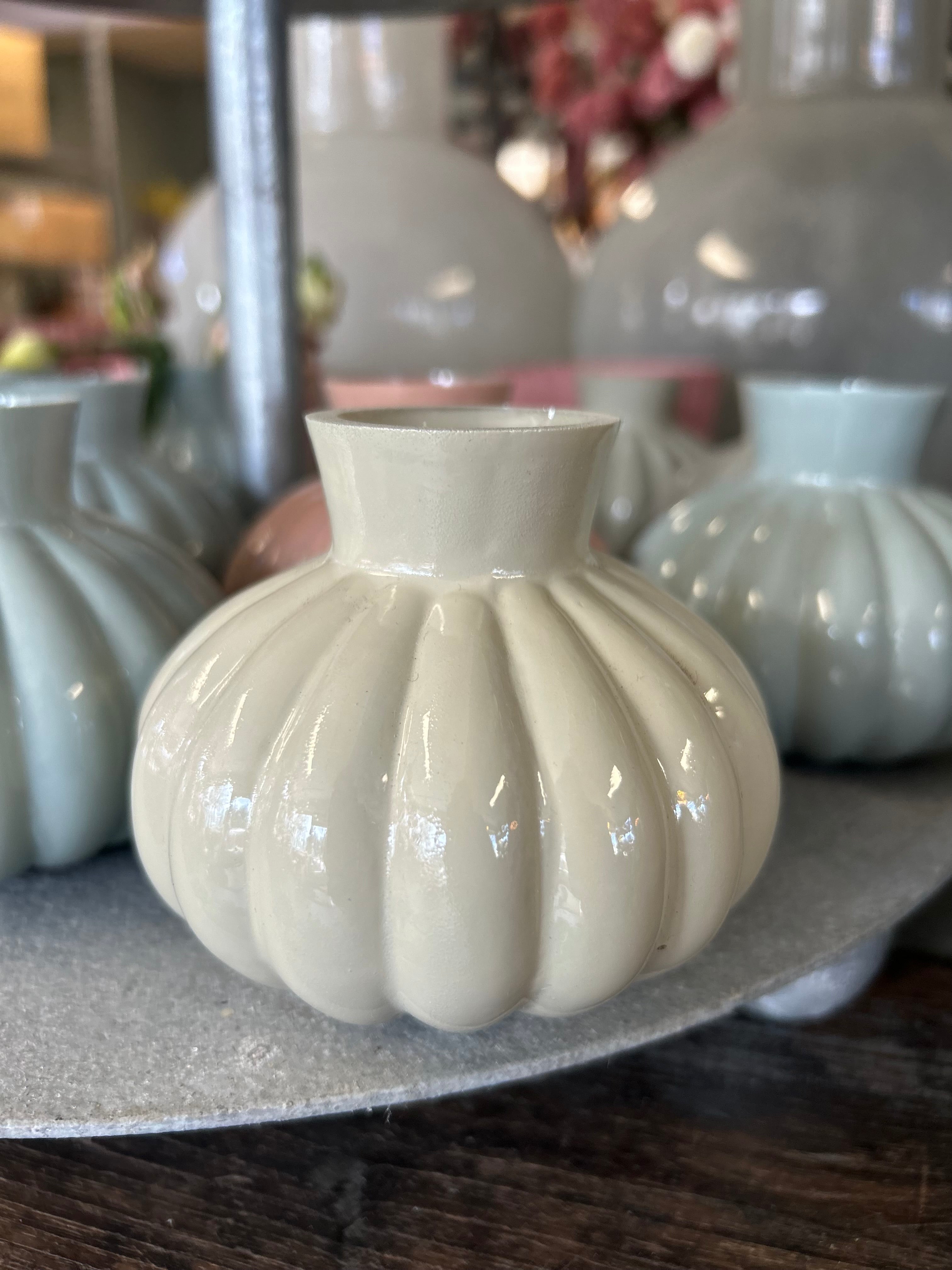 Onion Mini Vase von Madleys