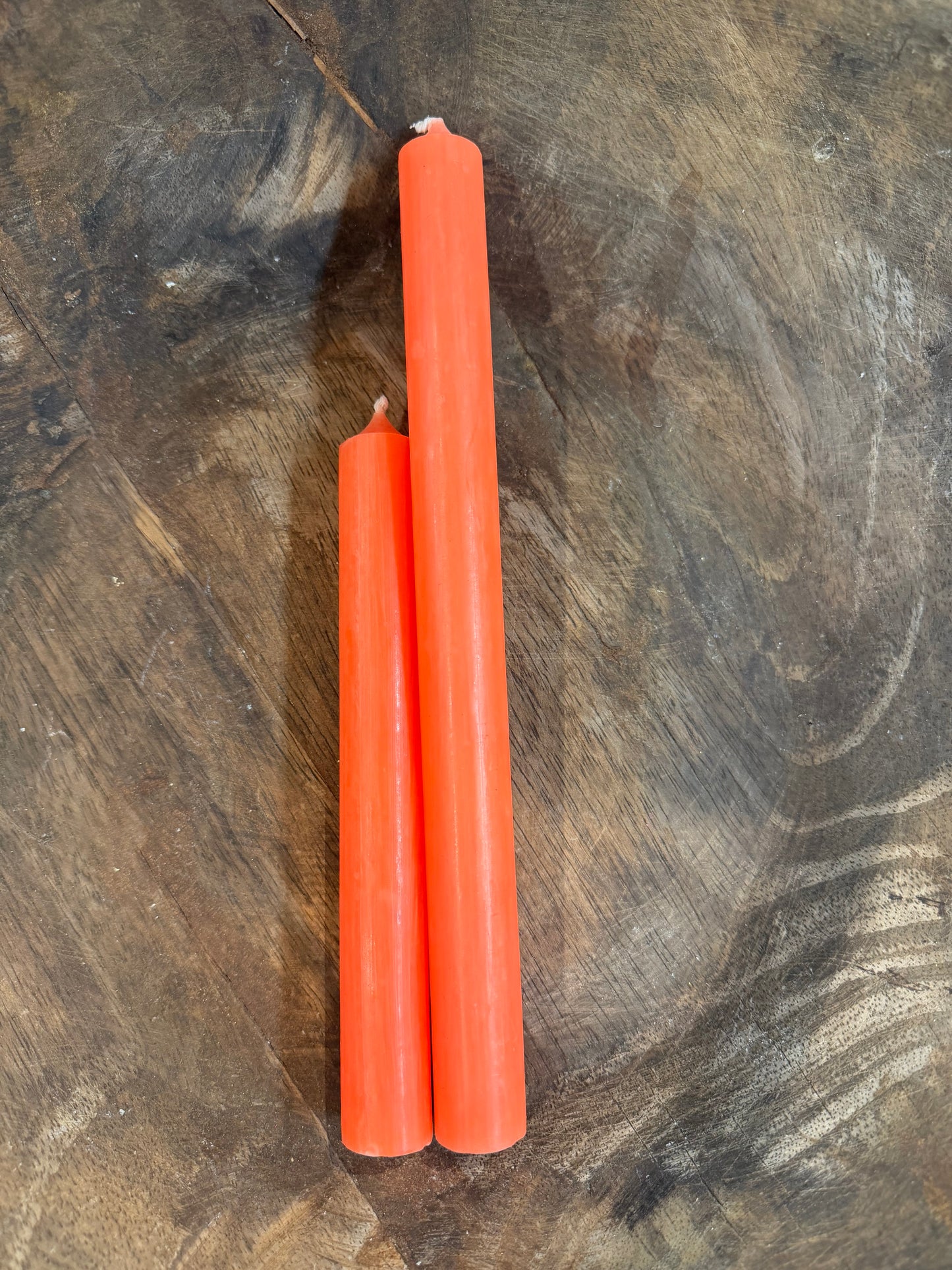 Knallbunte Neonkerzen
