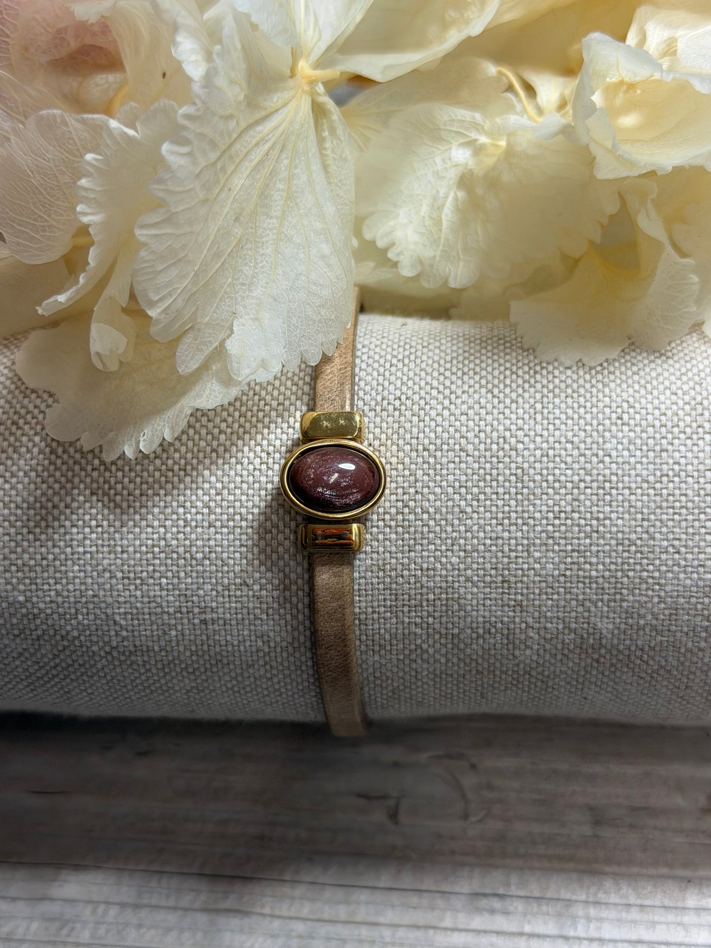 Armband Femmie mit Gold mit braunem Cabochon in verschiedenen Größen