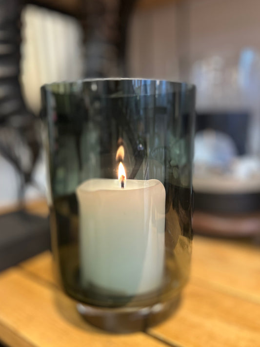 Glasvase/Windlicht mit Fuß in Rauchgrau