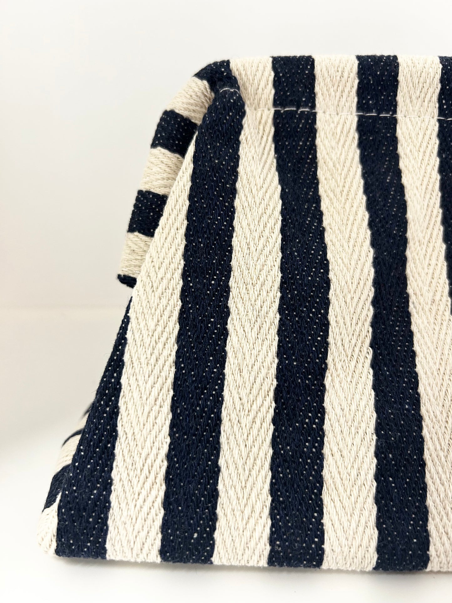 Tasche dunkelblau-weiß gestreift