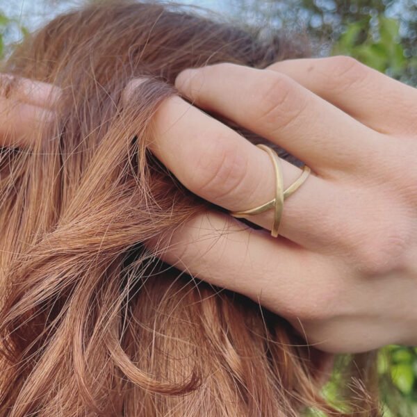 Susi Cala  A Kind of Magic Cross Ring vergoldet
