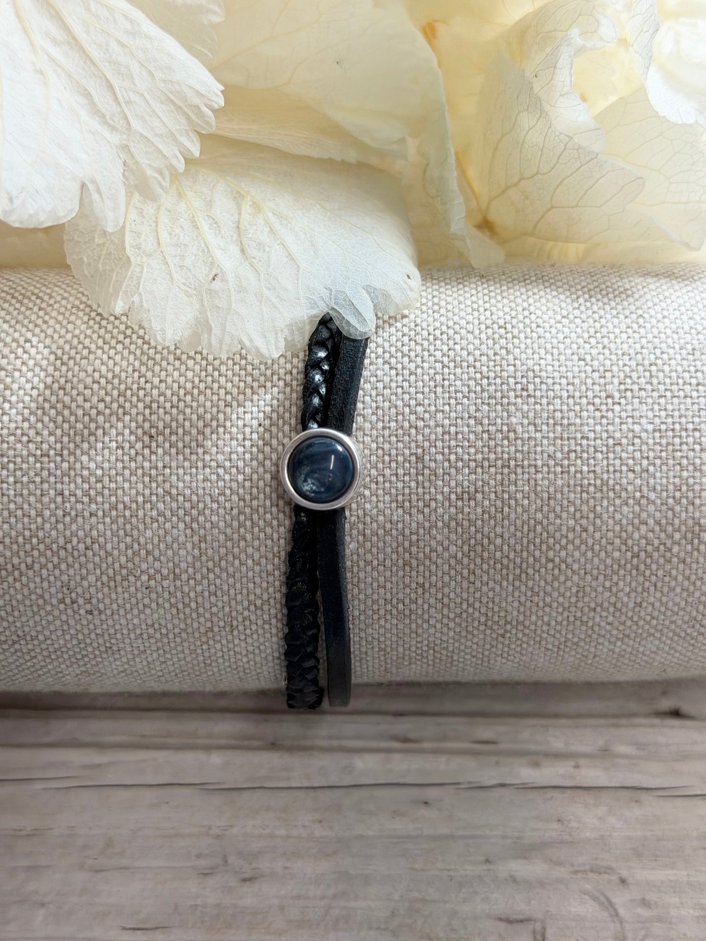 Armband Fleur mit blauem Cabochon
