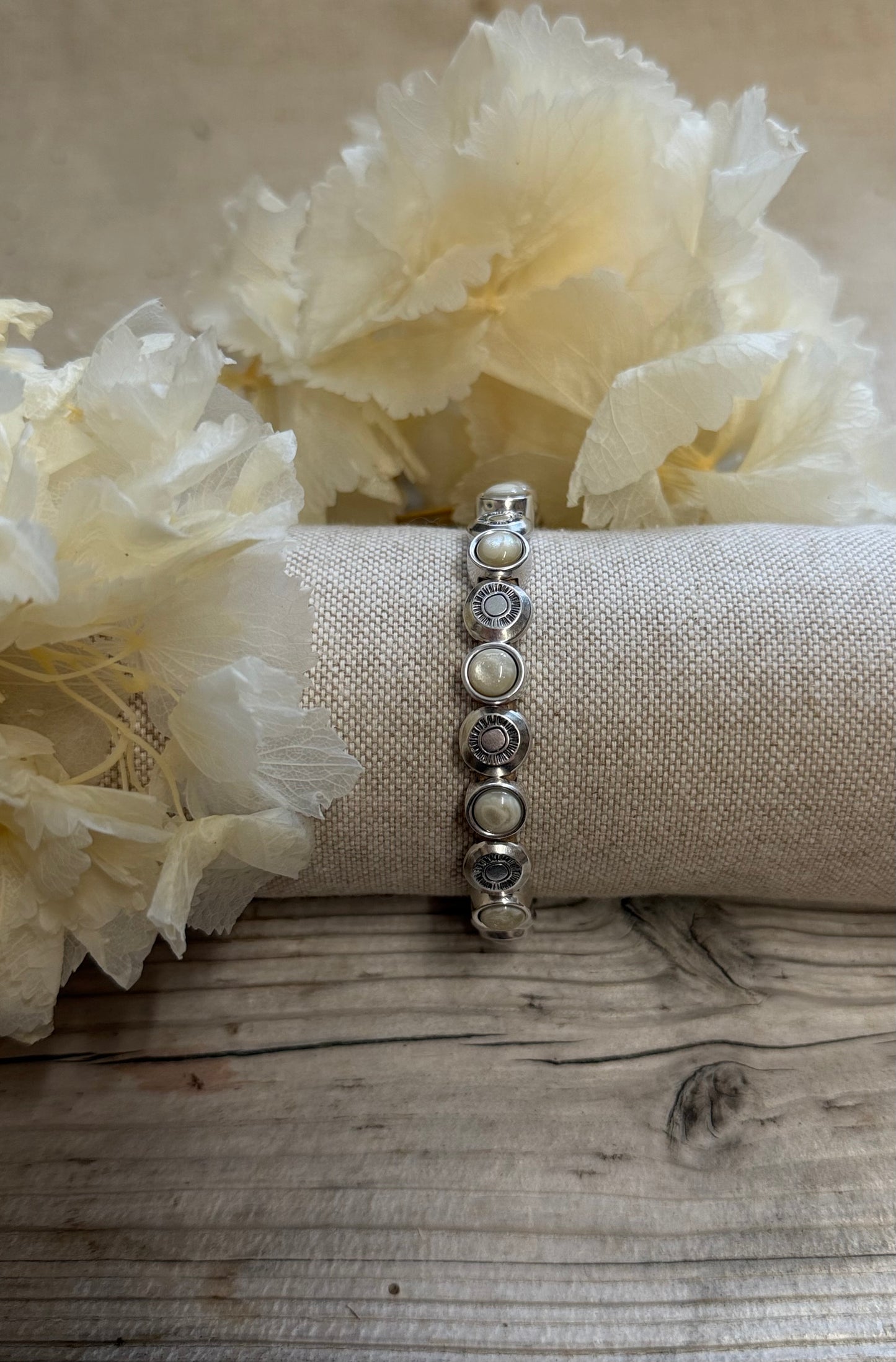 Armband José mit Cremefarbenem Cabochon in verschiedenen Größen