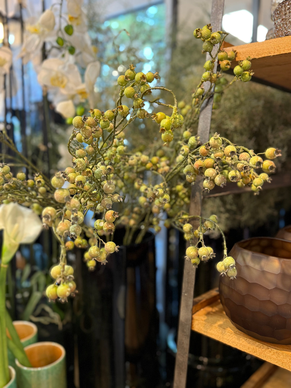 Seidenblume/Kunstblume grüne Heidelbeeren am Ast