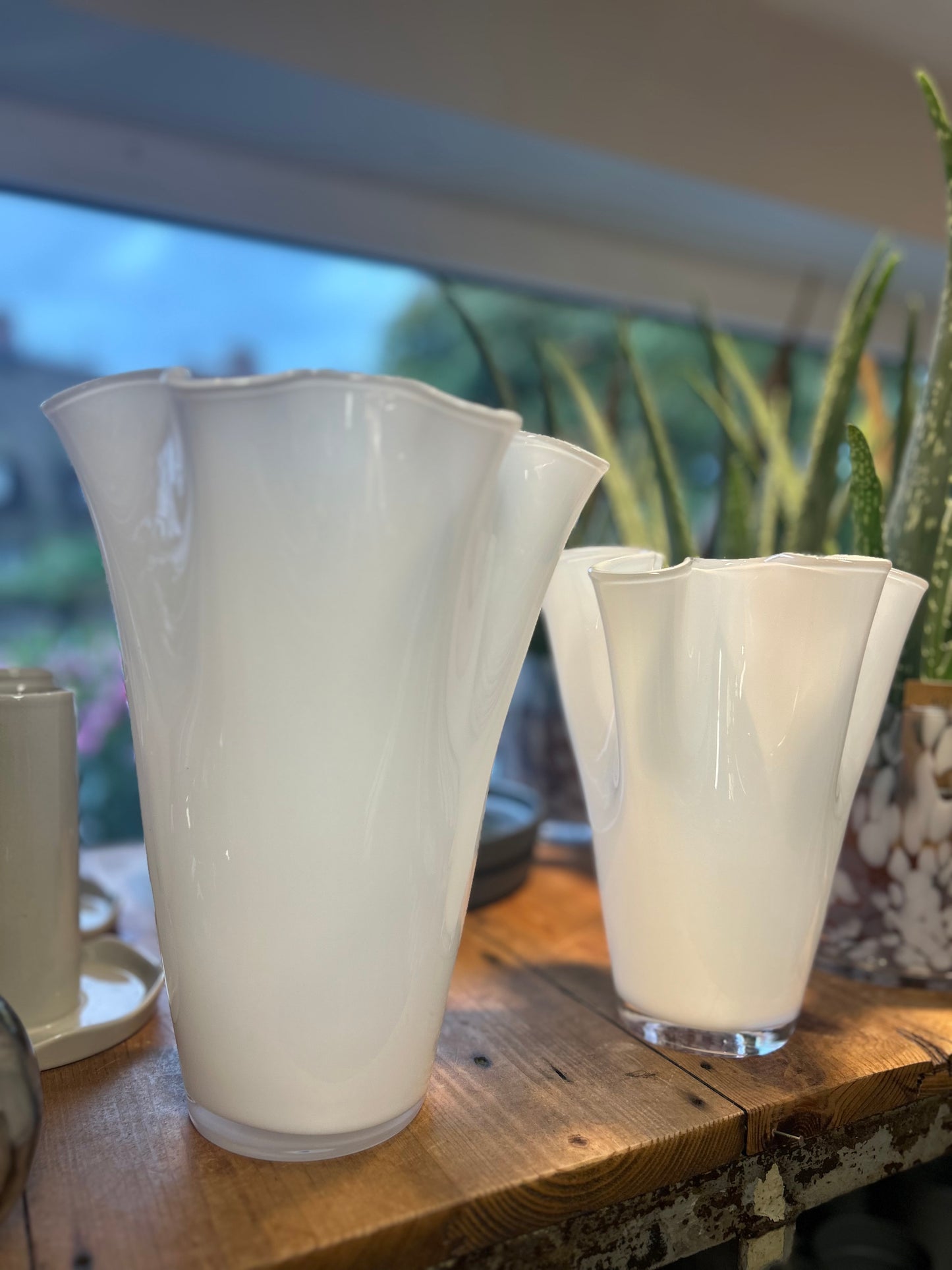 Weiẞe Glasvase in zwei Größen